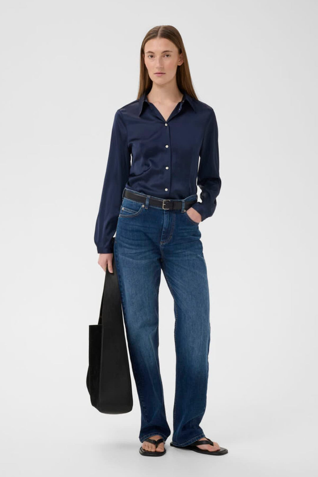 Front view of a blue women&