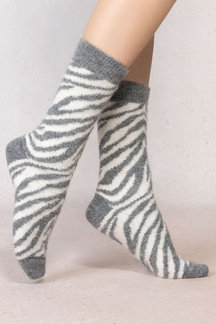 Chaussettes en laine d’alpaga motif zèbre vue de face pour femme Bleuforêt