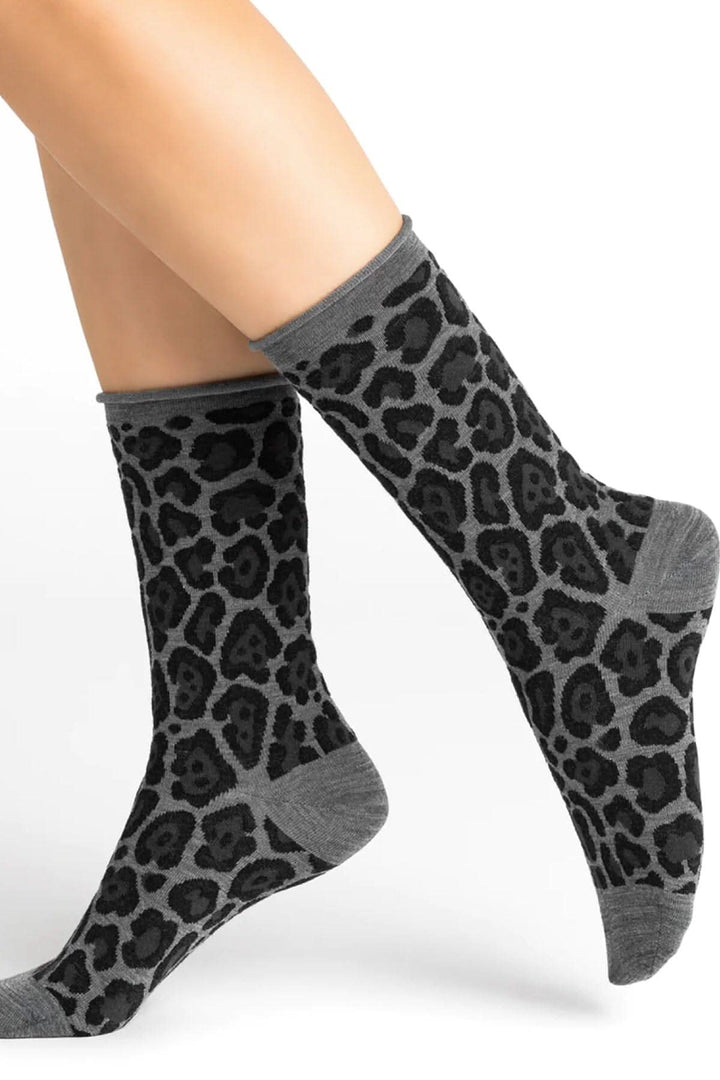 Chaussettes léopard confortables en laine et coton, imprimé intégral léopard, idéales pour réchauffer vos pieds.