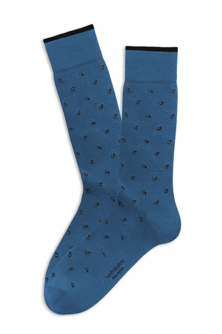 Bas raffiné bleu avec motif minimaliste pour un style élégant et confortable, parfait pour looks professionnels et décontractés.