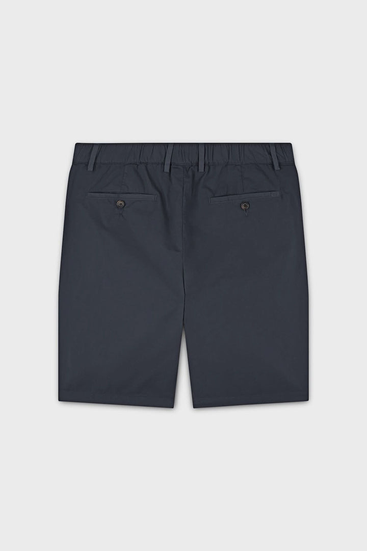Bermuda en popeline de coton ultralégère bleu marine vu de dos avec taille élastique et poches boutonnées.
