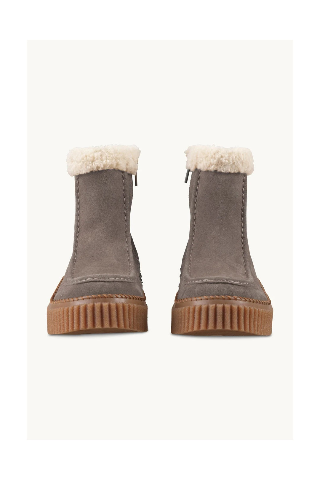 Lined winter boots with platform sole 