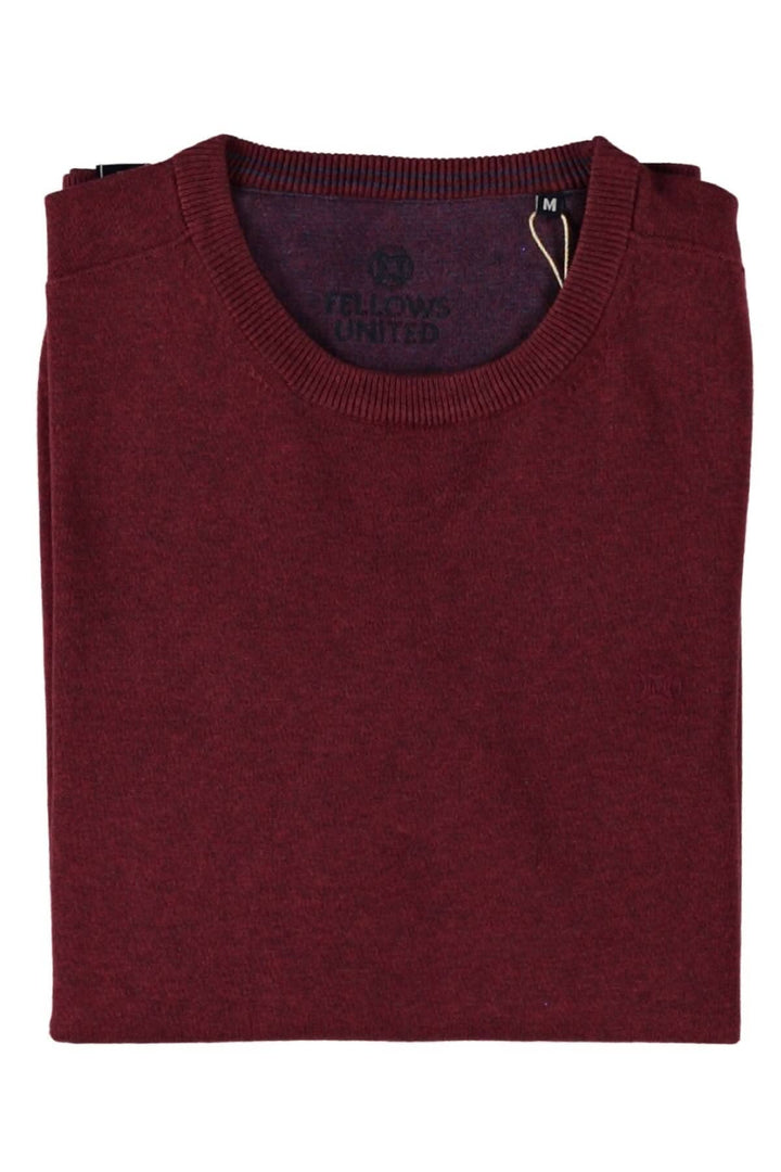 Chandail basique col ras du cou, manches longues, couleur bordeaux, idéal pour un look décontracté.