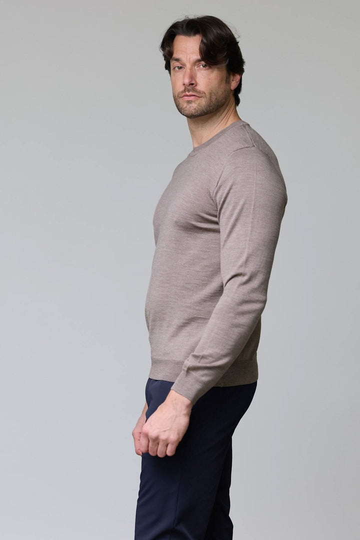Chandail en laine mérinos fine pour un style élégant et décontracté, idéal pour l&