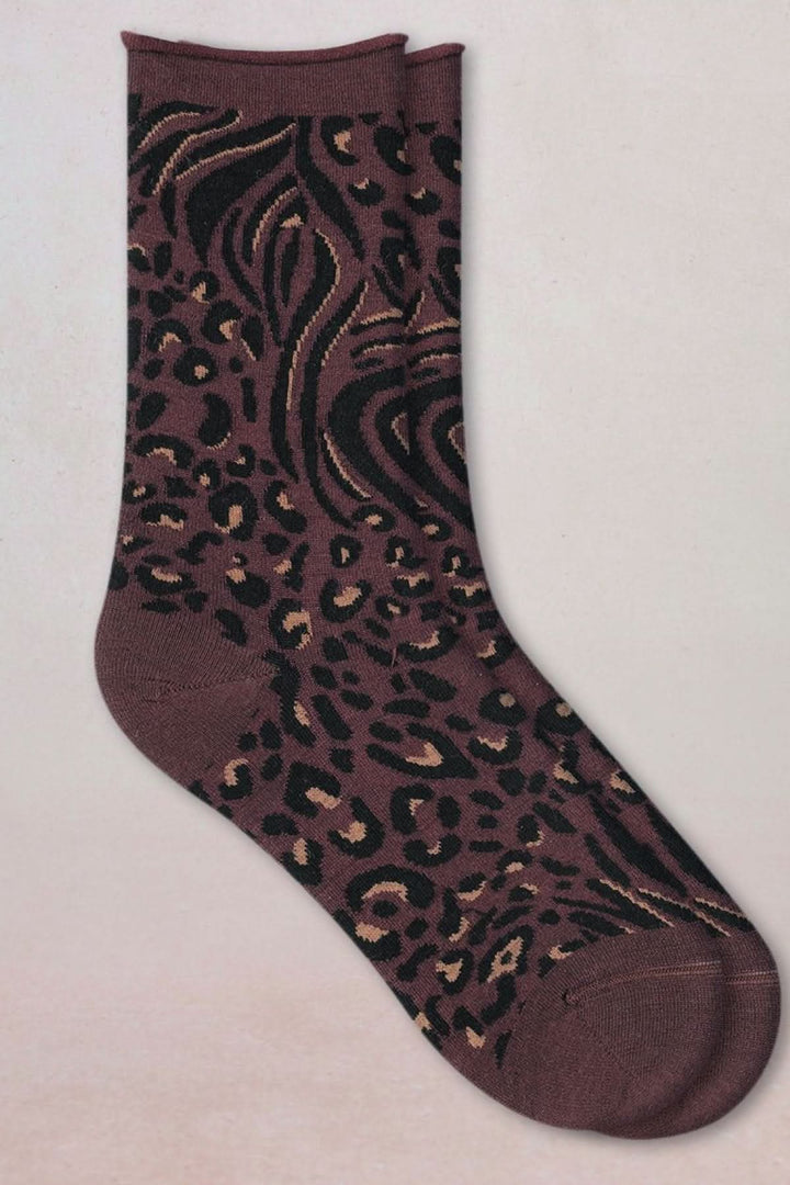 Chaussettes en maille à motif animalier stylisé offrant chaleur et confort, idéales pour un look audacieux et élégant.