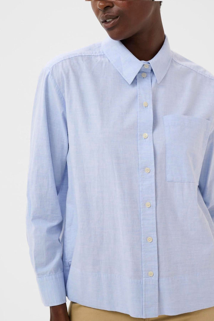 Chemise classique en popeline Nenee bleue avec col rigide et fermeture boutonnée pleine longueur.