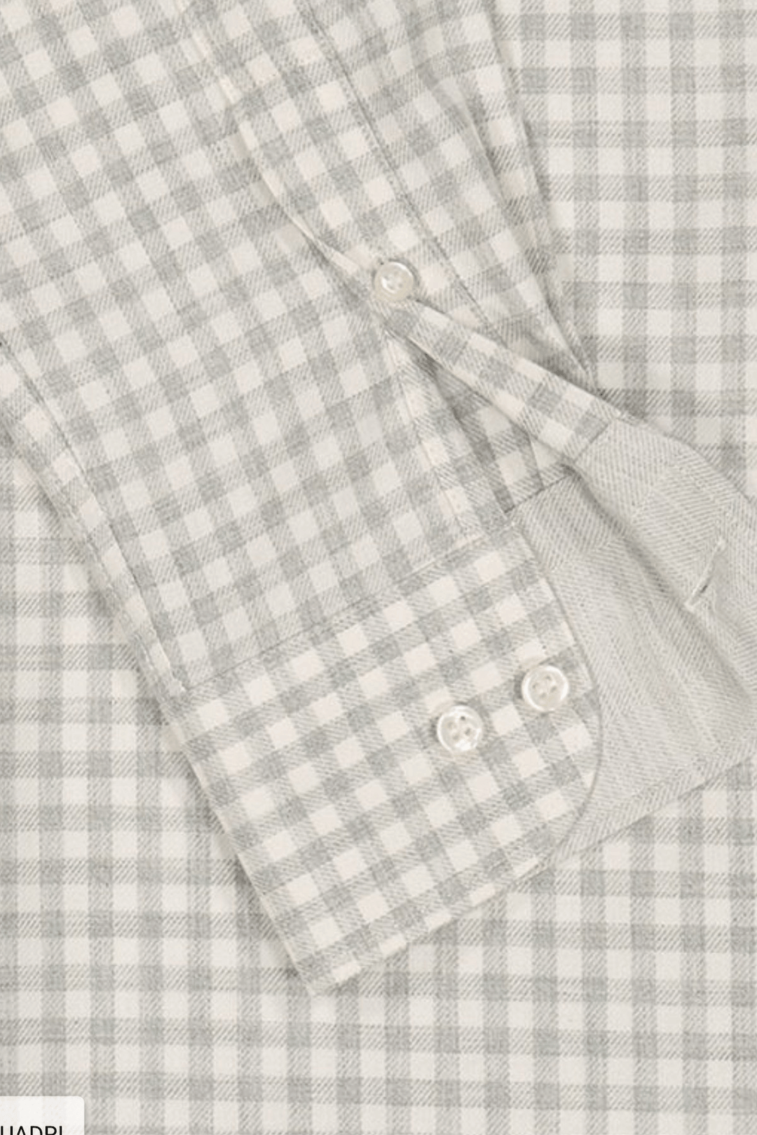 Chemise en flanelle à carreaux fins en tissu flanelle doux pour une élégance moderne et confortable.