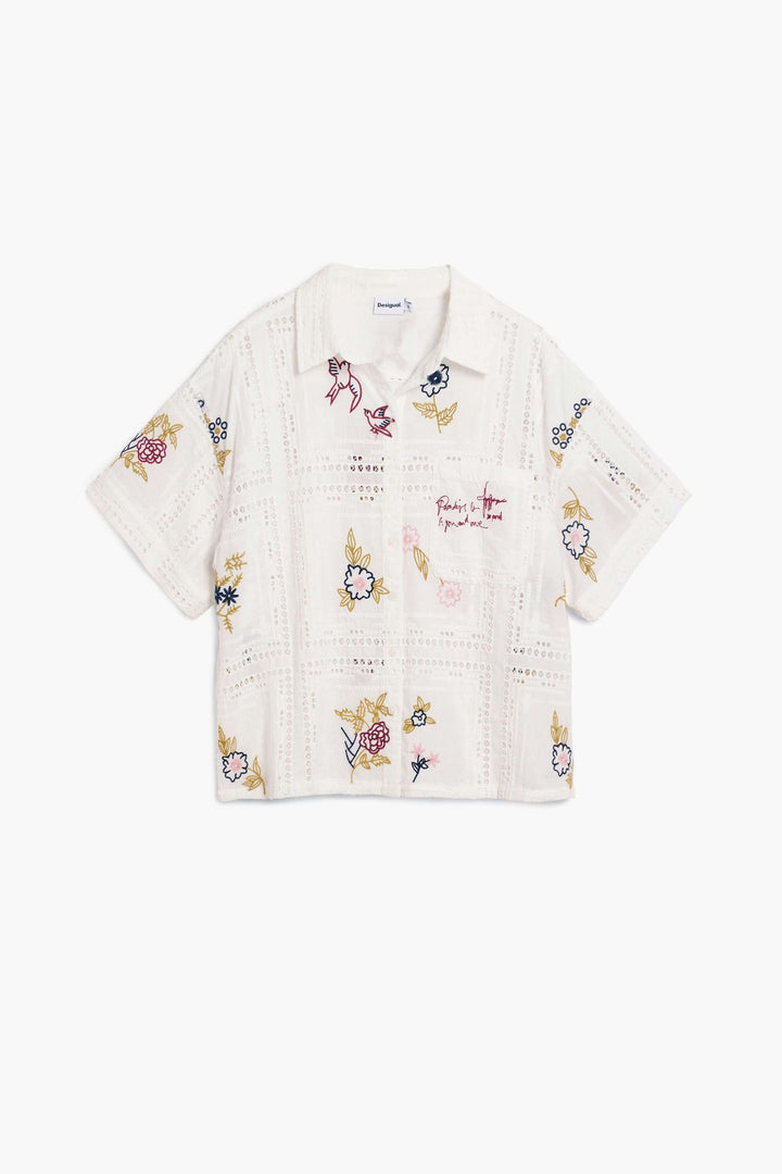 Chemise fluide brodée à manches courtes avec broderies décoratives et fermeture boutonnée, col classique et coupe légère pour un style élégant.