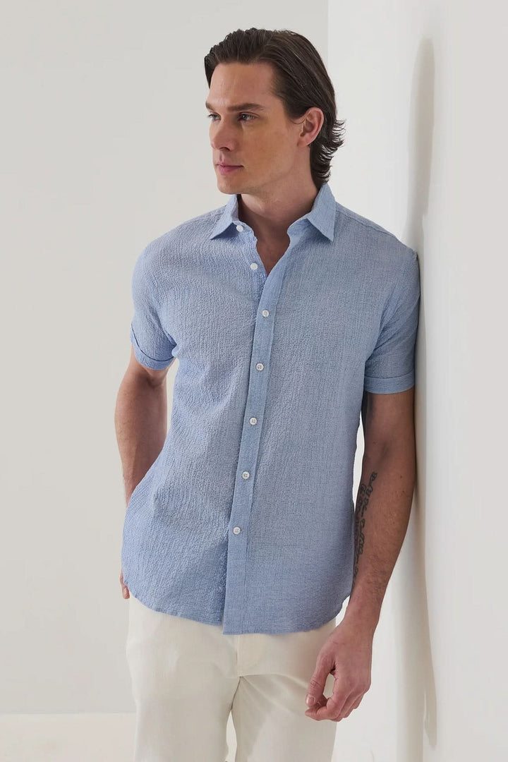 Short-sleeve shirt in stretch seersucker