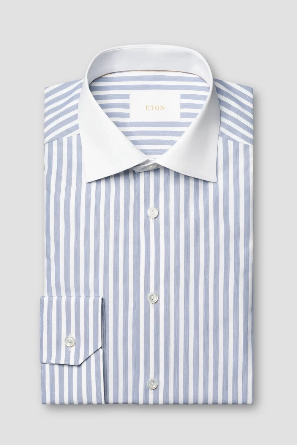 Chemise à rayures Bengal à col blanc avec coupe ajustée et motif à rayures élégantes, idéale pour un look professionnel raffiné.