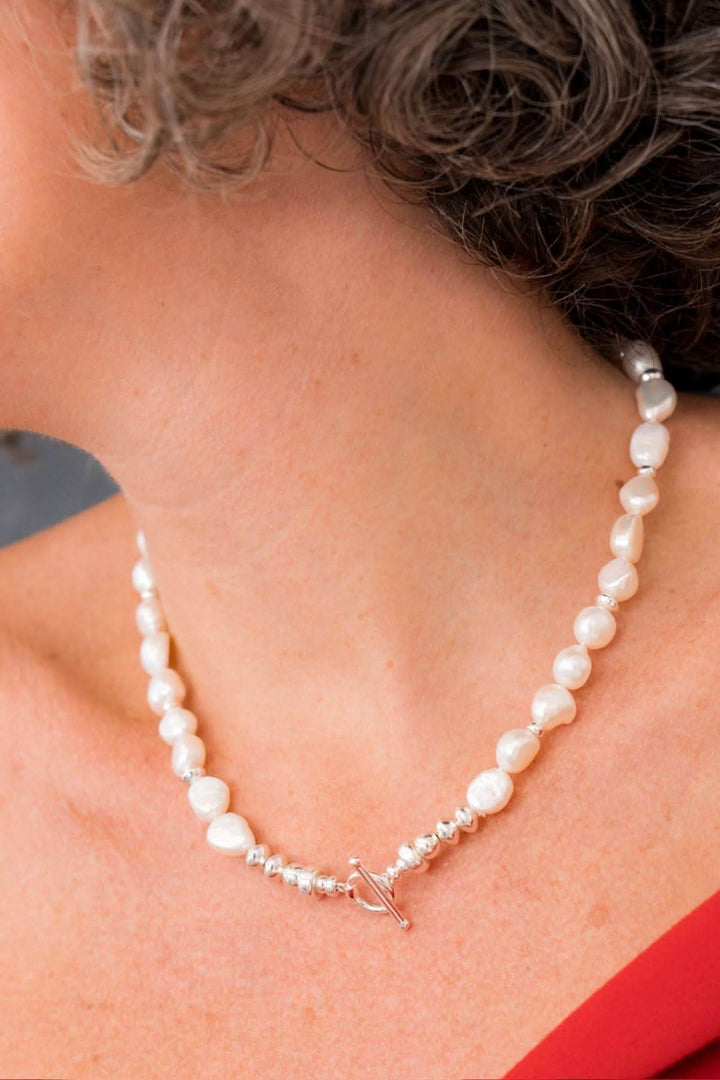 Collier élégant en perles d&