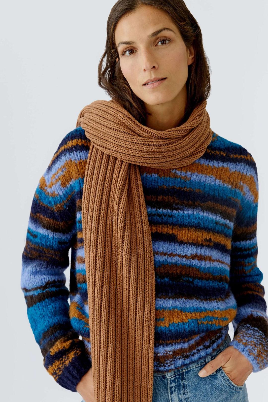 Foulard en tricot doux à finition côtelée