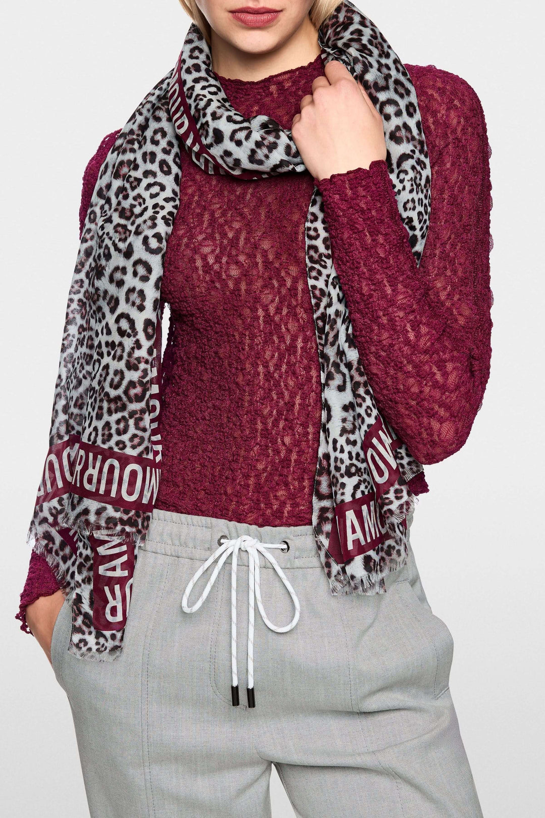 Foulard imprimé léopard avec franges courtes, 200 cm de long, mélange coton et soie, détail l&