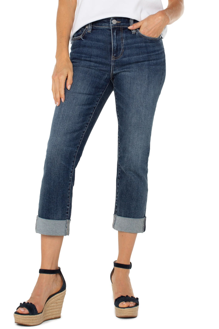 Jean Charlie droit écourté à revers moderne avec coupe ajustée, longreat-courtée et revers cousu, parfait pour look casual.