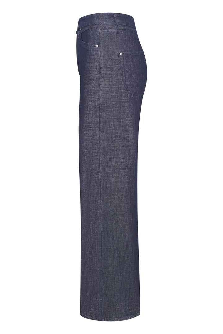 Jean à ceinture à jambe large avec taille mi-haute et silhouette structurée, idéal pour un look élégant et confortable.
