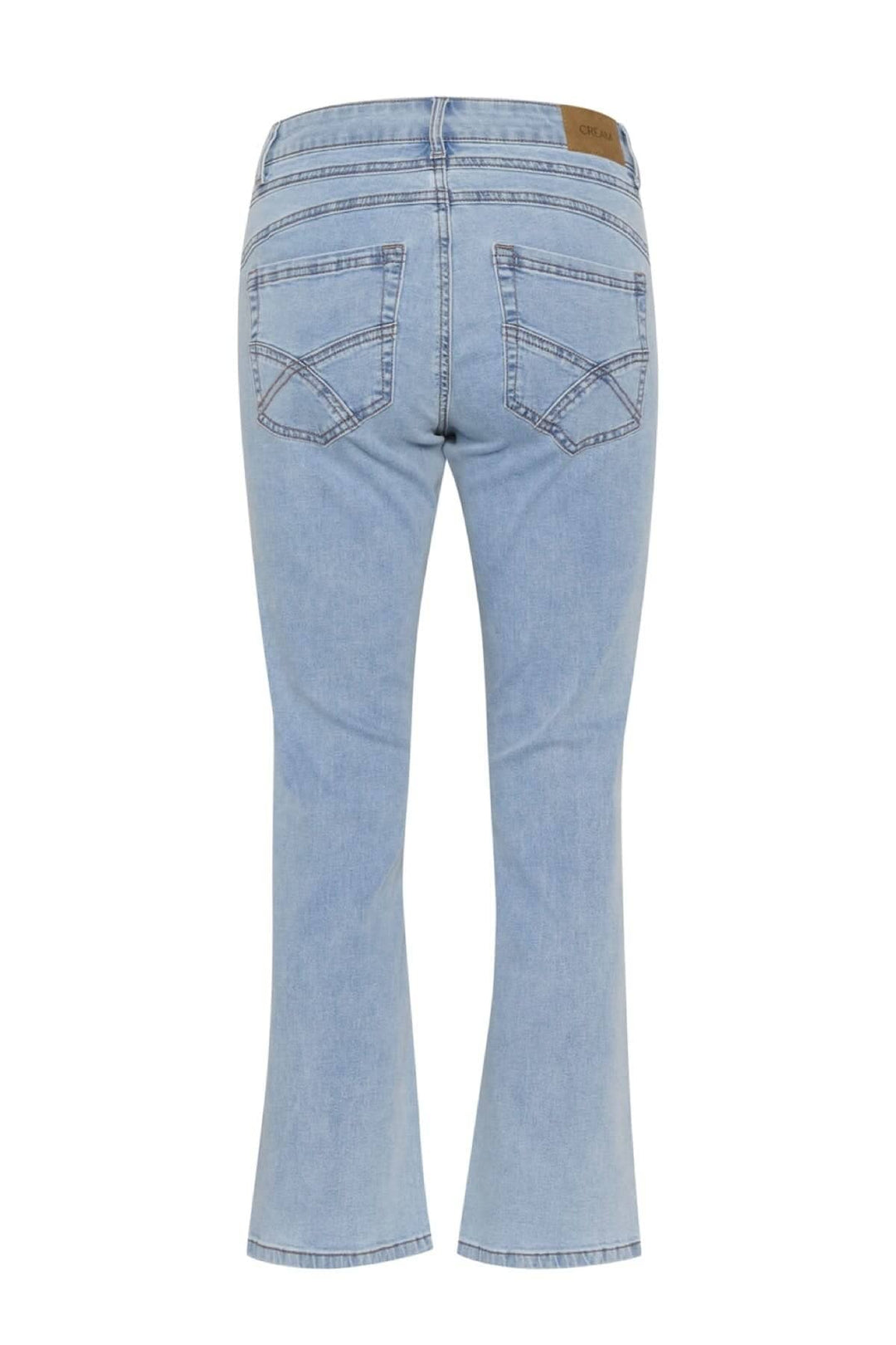 Jean bleu clair à coupe droite, taille régulière et longueur 7/8, vue arrière sur les poches.