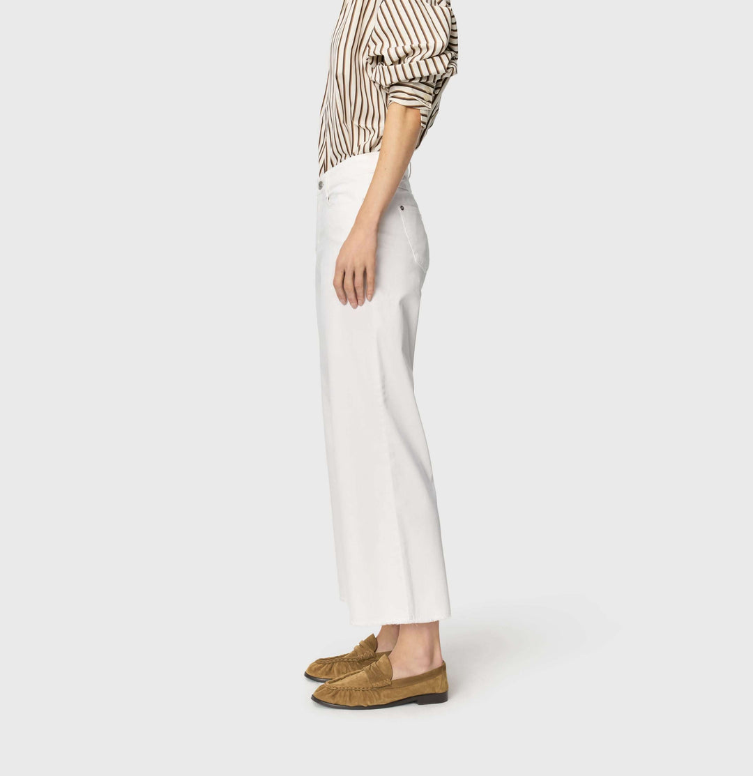 Jeans léger Dream wide cropped, coupe ample, style épuré, silhouette allongée, idéal pour tenues décontractées et élégantes.