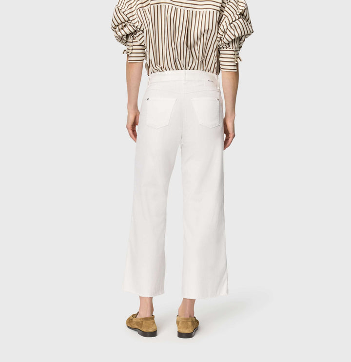 Jeans léger Dream wide cropped en blanc, vue arrière, jambe large, taille mi-haute pour silhouette allongée et confort quotidien.
