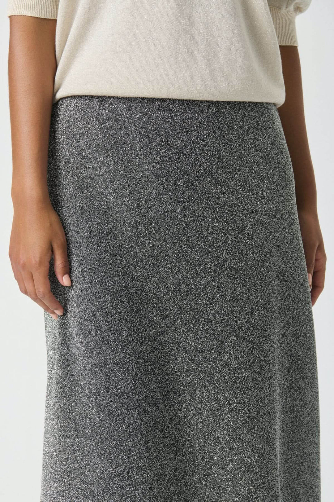 Jupe scintillante Viebe, jupe midi fluide avec effet métallisé et taille élastique, idéale pour une allure féminine et festive.