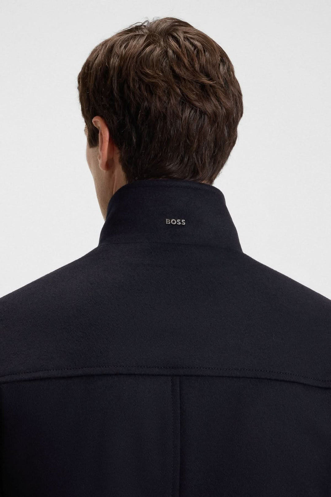 Vue arrière du Manteau en laine et cachemire Coxtan de BOSS, mettant en avant la qualité du tissu et le design raffiné.