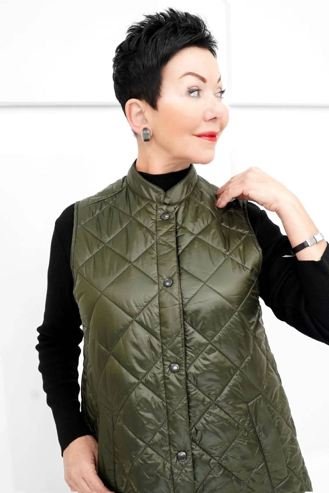 Femme portant un gilet matelassé Pearl d&