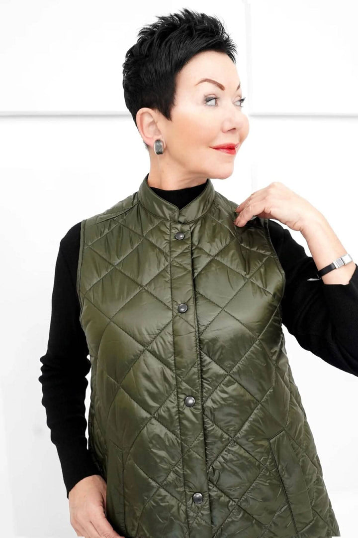 Femme portant un gilet matelassé Pearl d&