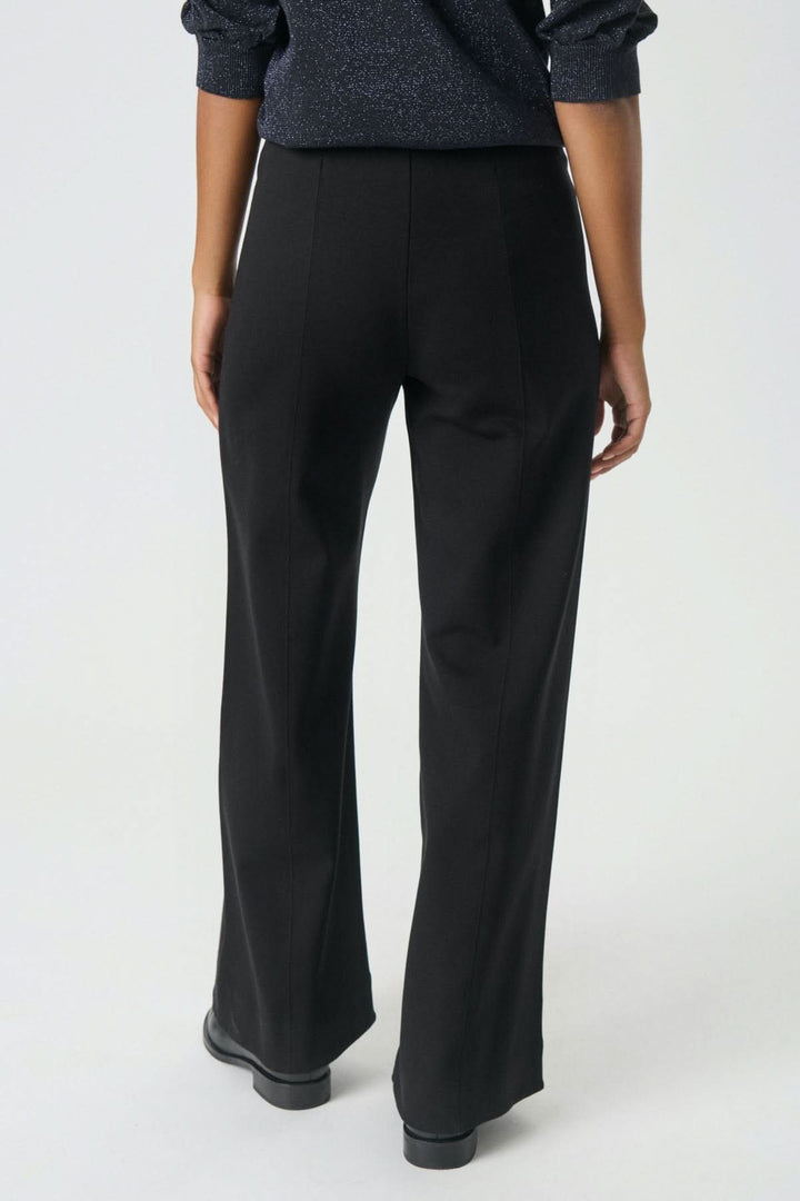 Pantalon classique Vinda en noir de dos, coupe jambes larges, confortable et élégant.