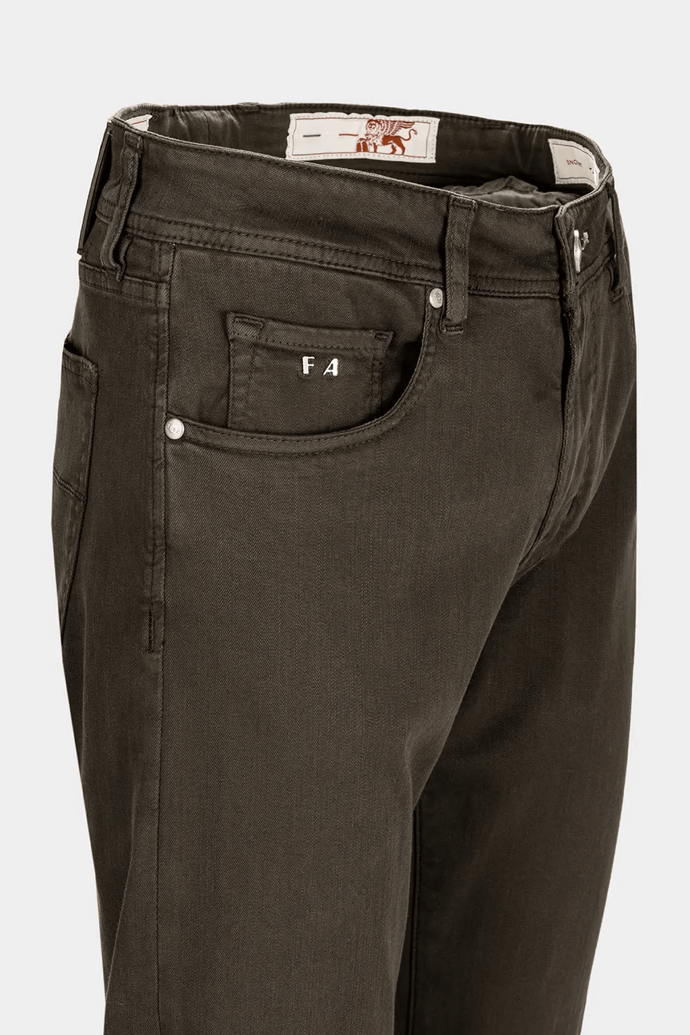 Pantalon de coton 5 poches pour homme, coupe regular slim, élégant et confortable, pour un style italien raffiné et liberté de mouvement.