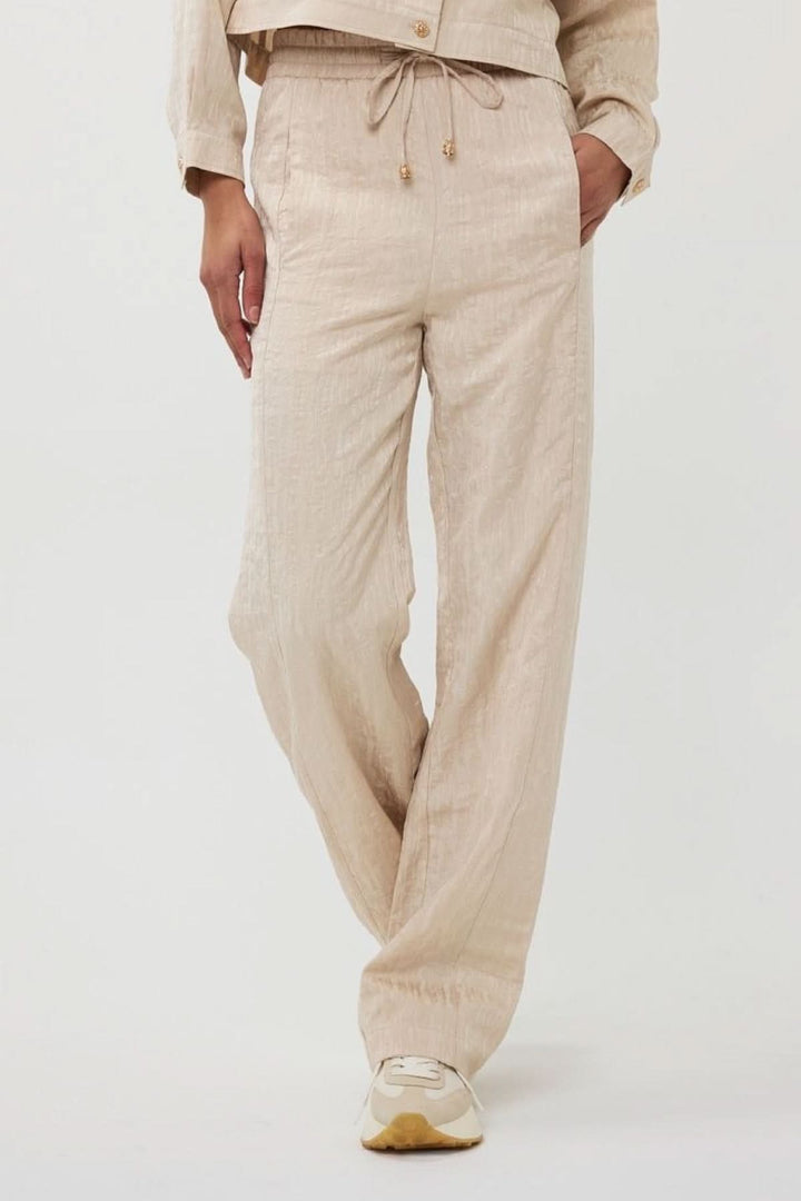 Pantalon ample en jacquard texturé beige avec taille élastique et cordon, idéal pour l&