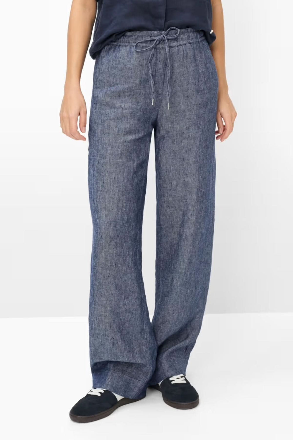 Pantalon en lin FARINA fluide avec taille élastique et cordon ajustable, offrant confort et élégance en tissu léger et respirant.