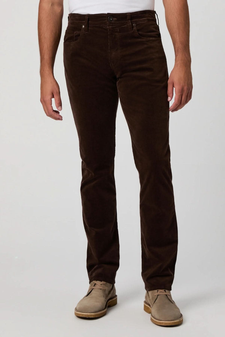 Pantalon en micro corduroy marron pour homme, coupe ajustée et confort supérieur