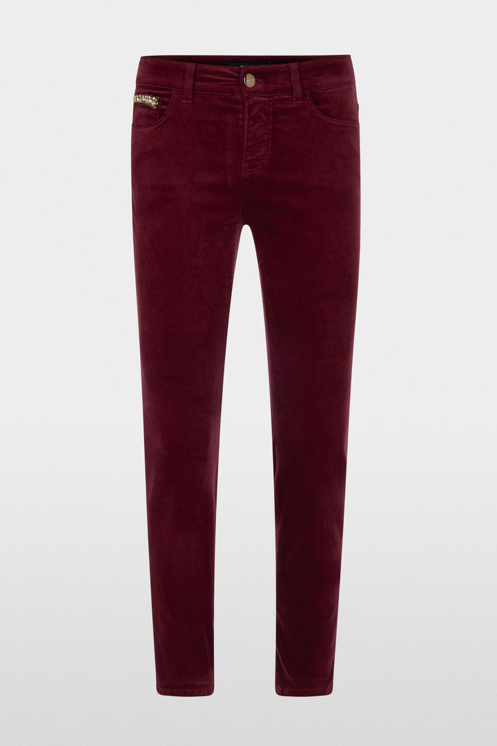 Pantalon taille basse en velours bordeaux, coupe ajustée, élégant et confortable pour une garde-robe raffinée.
