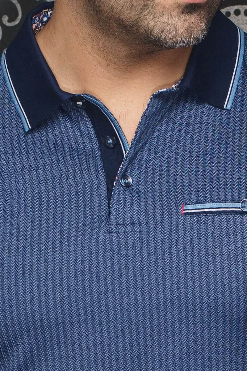 Polo Mayberry à micro-motif avec col structuré et détails contrastants, idéal pour un look chic.