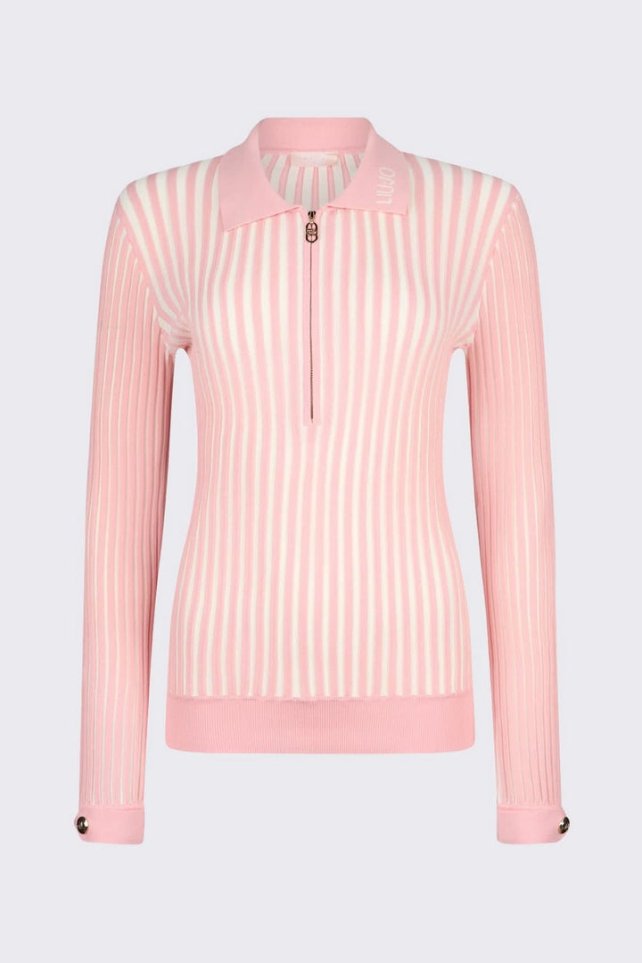Polo en maille côtelée à demi-glissière rose avec manches longues et col structuré, coupe ajustée et touches élégantes.