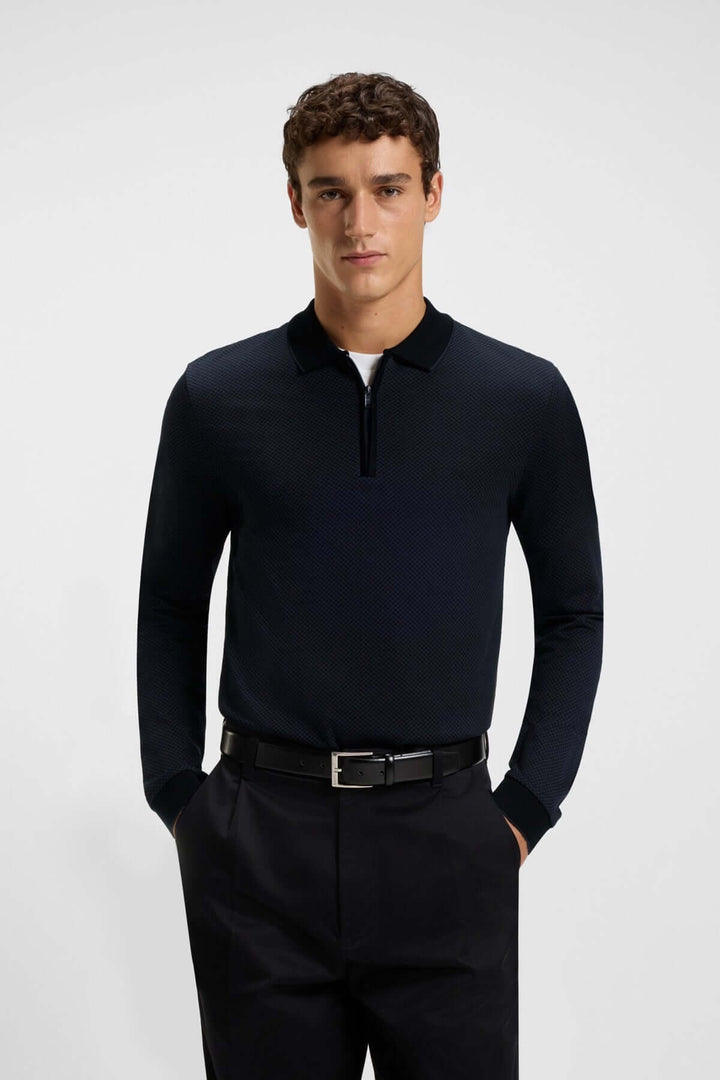 Polo à manches longues avec fermeture éclair, élégant et confortable, tissu structuré, pour look chic et raffiné.