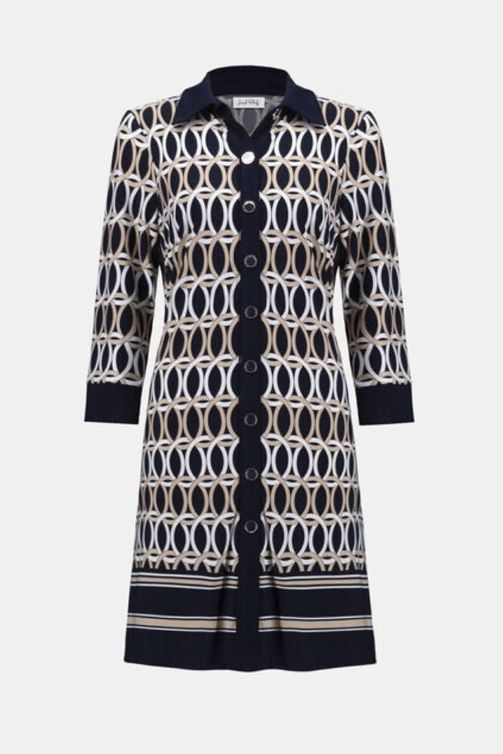 Robe chemisier imprimée graphique à motif structuré avec boutons classiques pour une silhouette élégante et polyvalente.