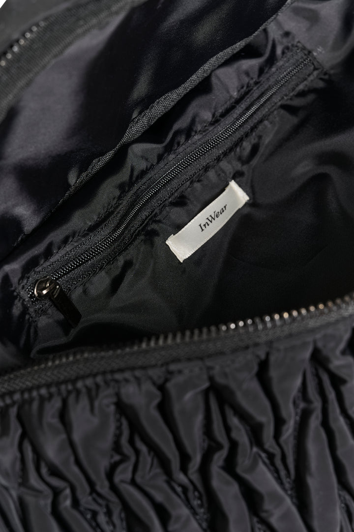 Intérieur du Sac bandoulière matelassé Samy Bumbag avec poche zippée.
