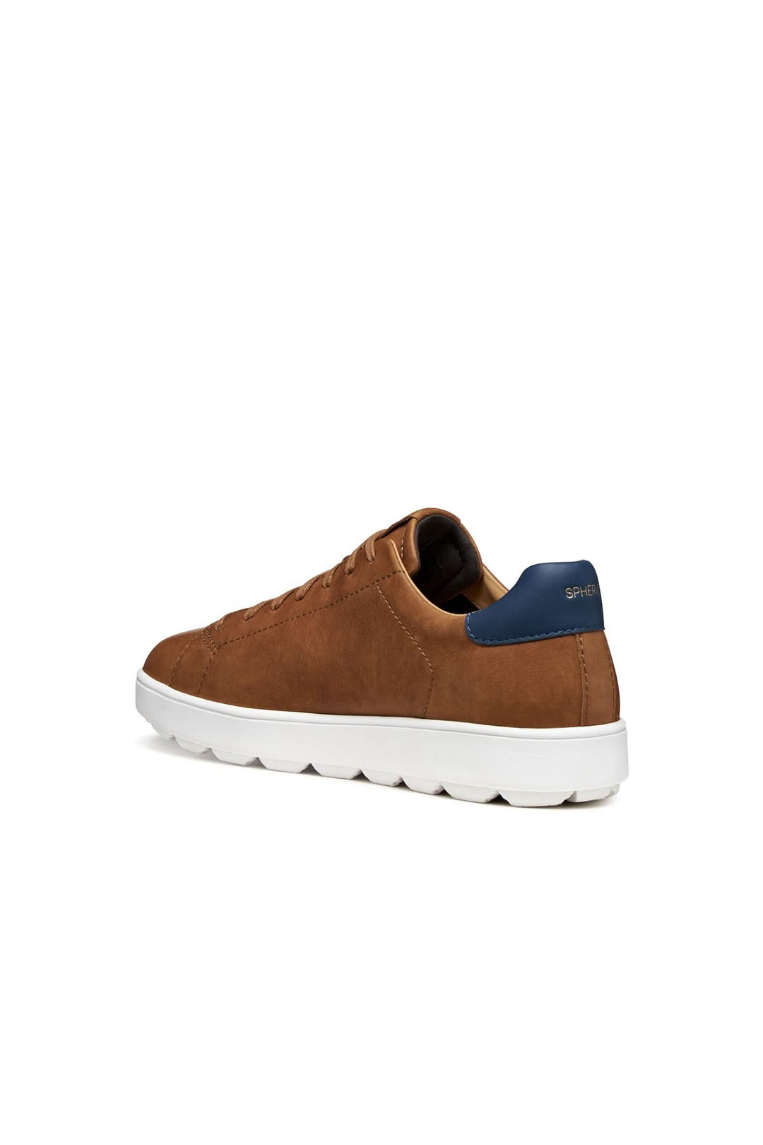 Sneakers en cuir respirant avec détail contrastant bleu au talon, semelle blanche épaisse, vue arrière.