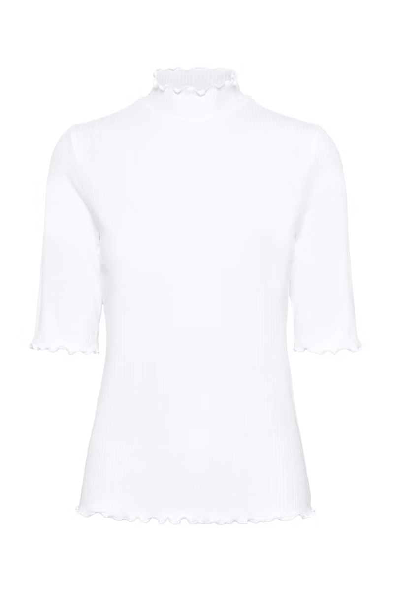 T-shirt Ribba à col montant festonné et manches mi-longues, maille côtelée blanche et coupe ajustée.
