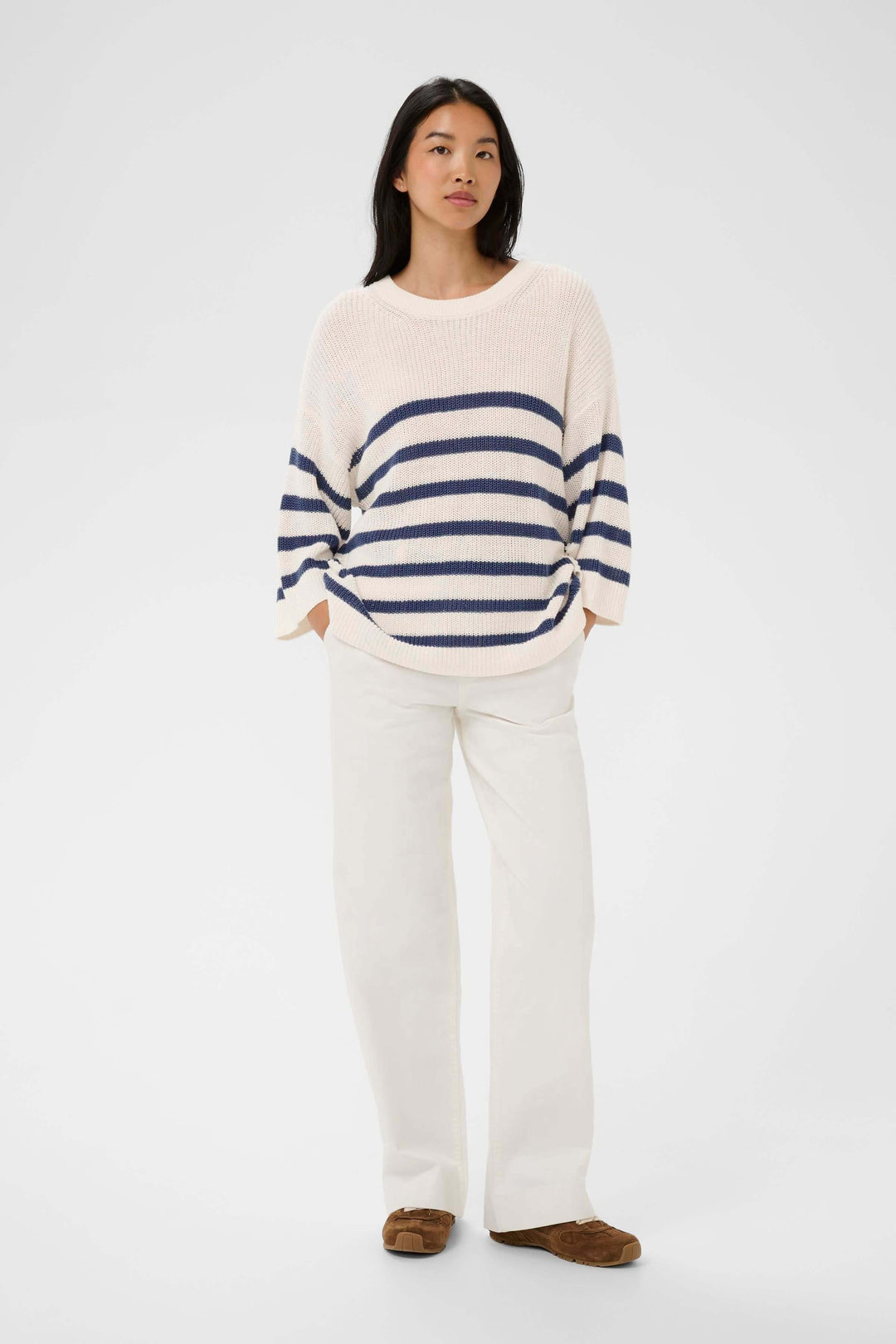 Tricot lin et coton Aliza à rayures, coupe décontractée idéale pour la mi-saison, manches courtes en maille ajourée.