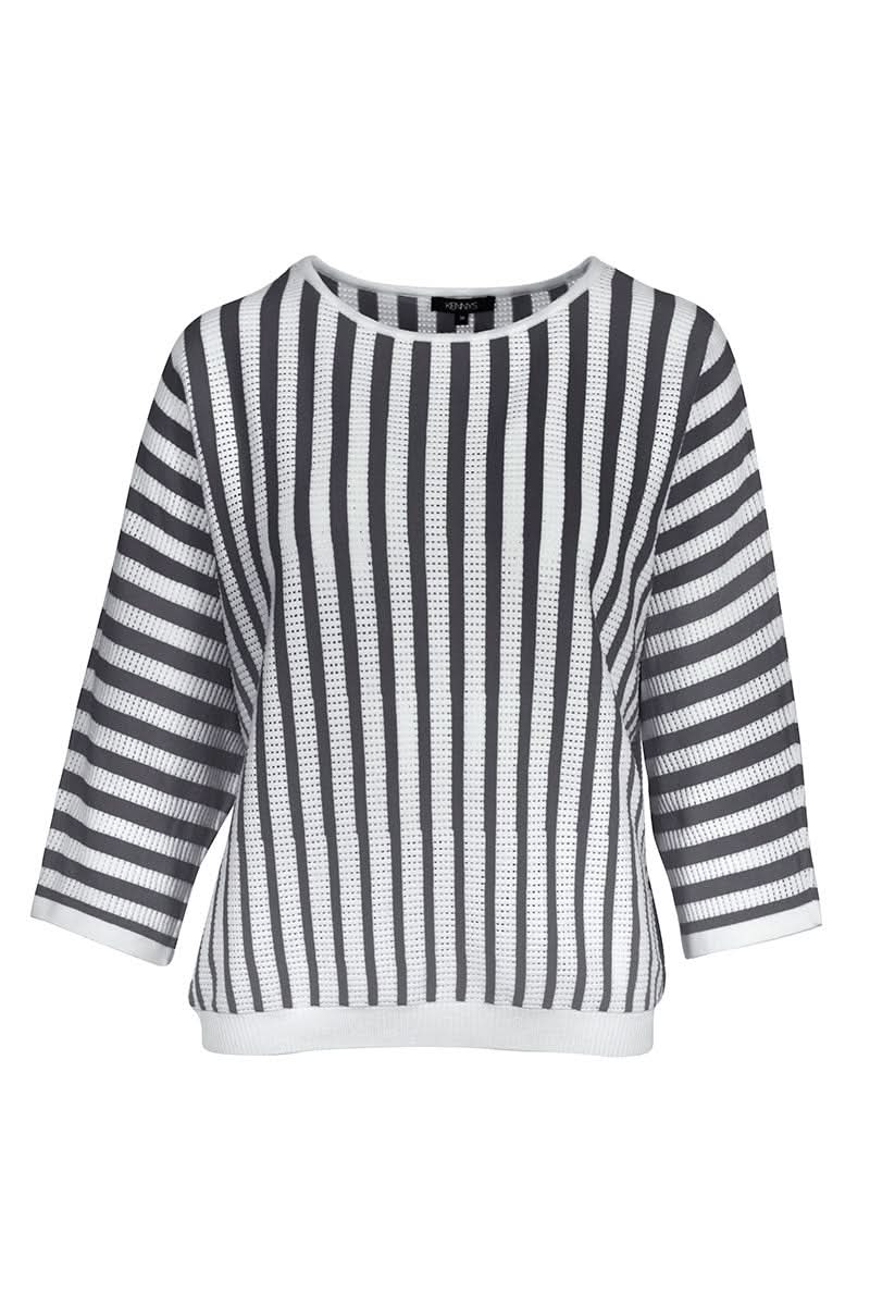 Tricot rayé manches trois-quarts, encolure ronde, maille légère et extensible, idéal pour un look décontracté ou habillé.