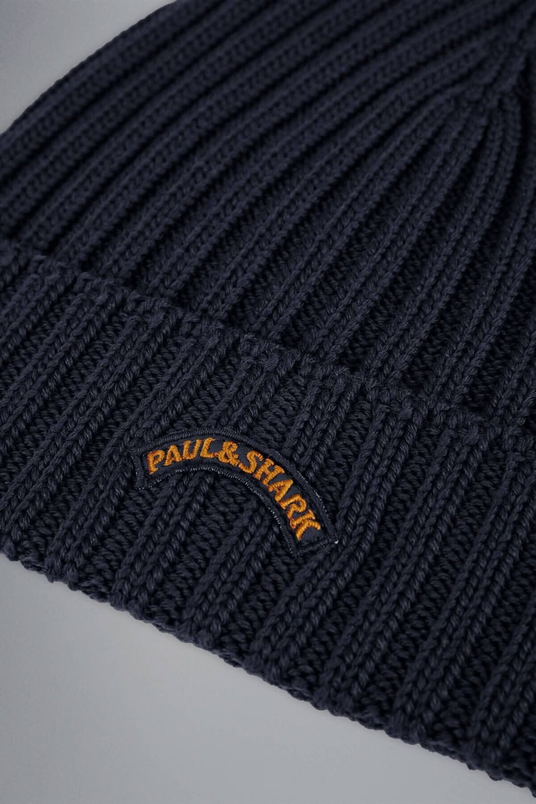 Tuque en maille côtelée bleu marine avec logo brodé Paul &amp; Shark; style intemporel et confort optimal pour l&