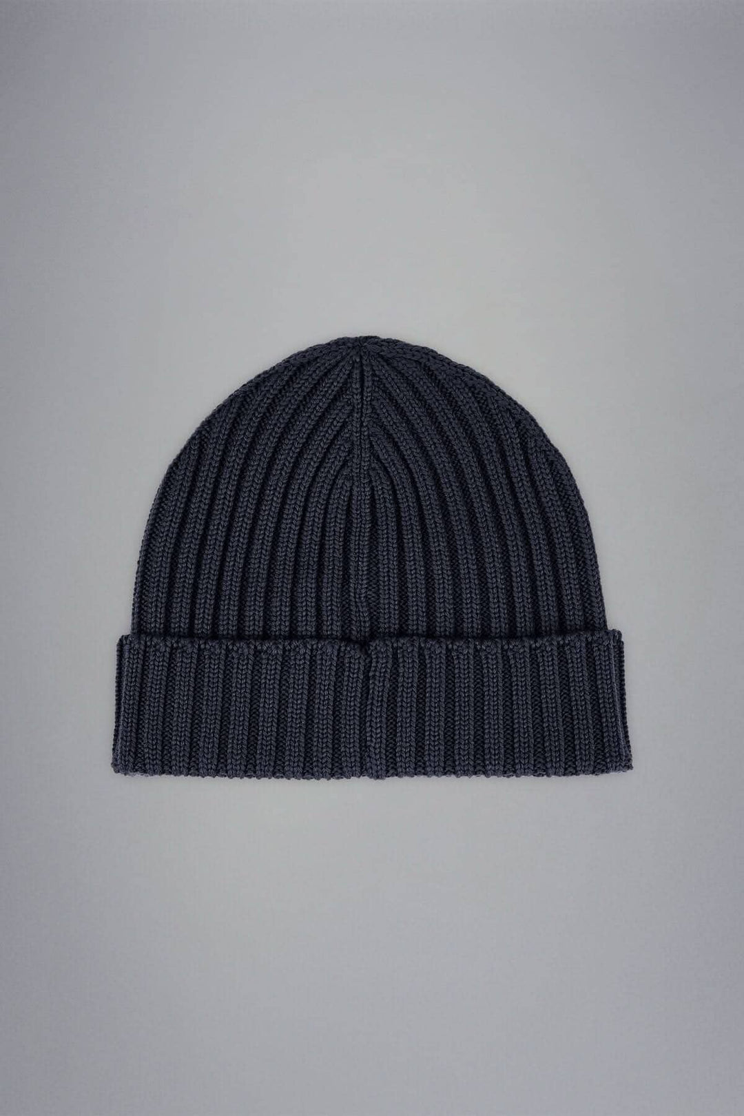 Bonnet en laine gris en maille côtelée, parfait pour l&