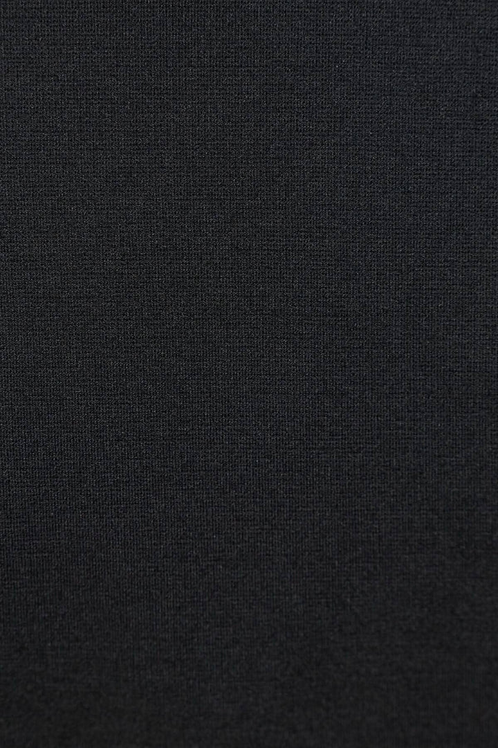 Tissu noir texturé pour le veston Cayden, offrant un aspect élégant et sophistiqué.