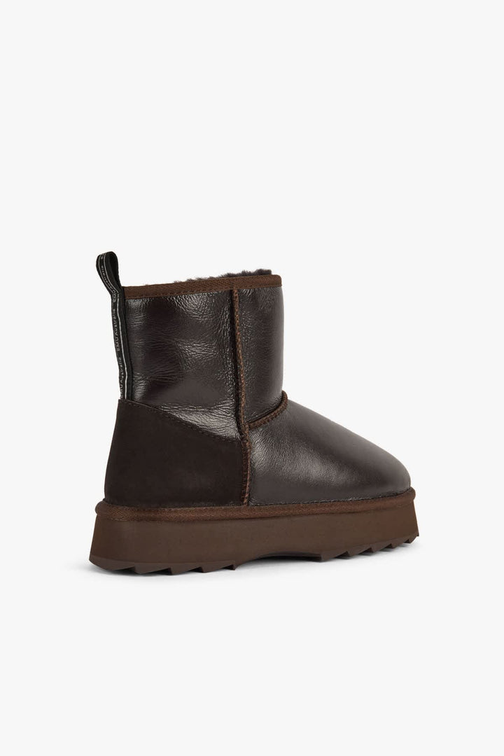 Bottes SHARKY MINI TOWN noires vue de face pour femme EMU