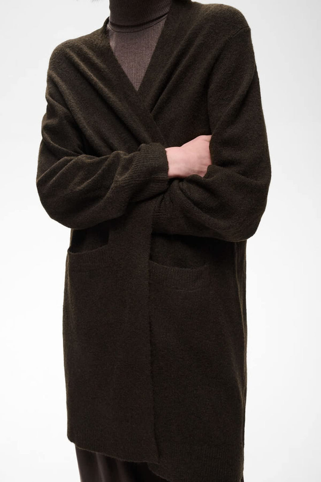 Front view of the long cardigan Inwear for women in beige with a knit texture and long sleeves - Valérie Simon