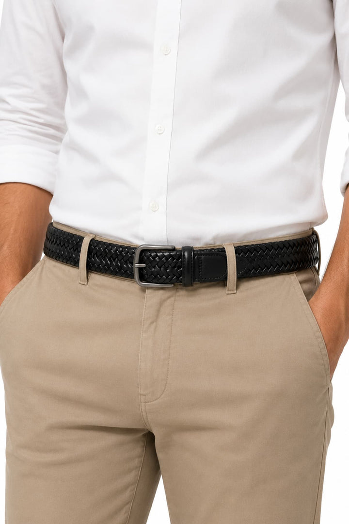Vue détaillée ceinture tressée en cuir pour homme marron avec boucle argentée Anderson&