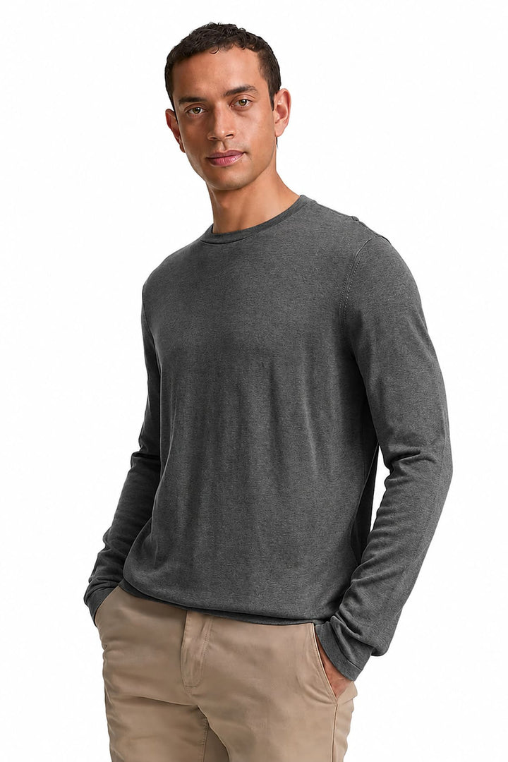 Front view of a lightweight Tom Tailor men&
