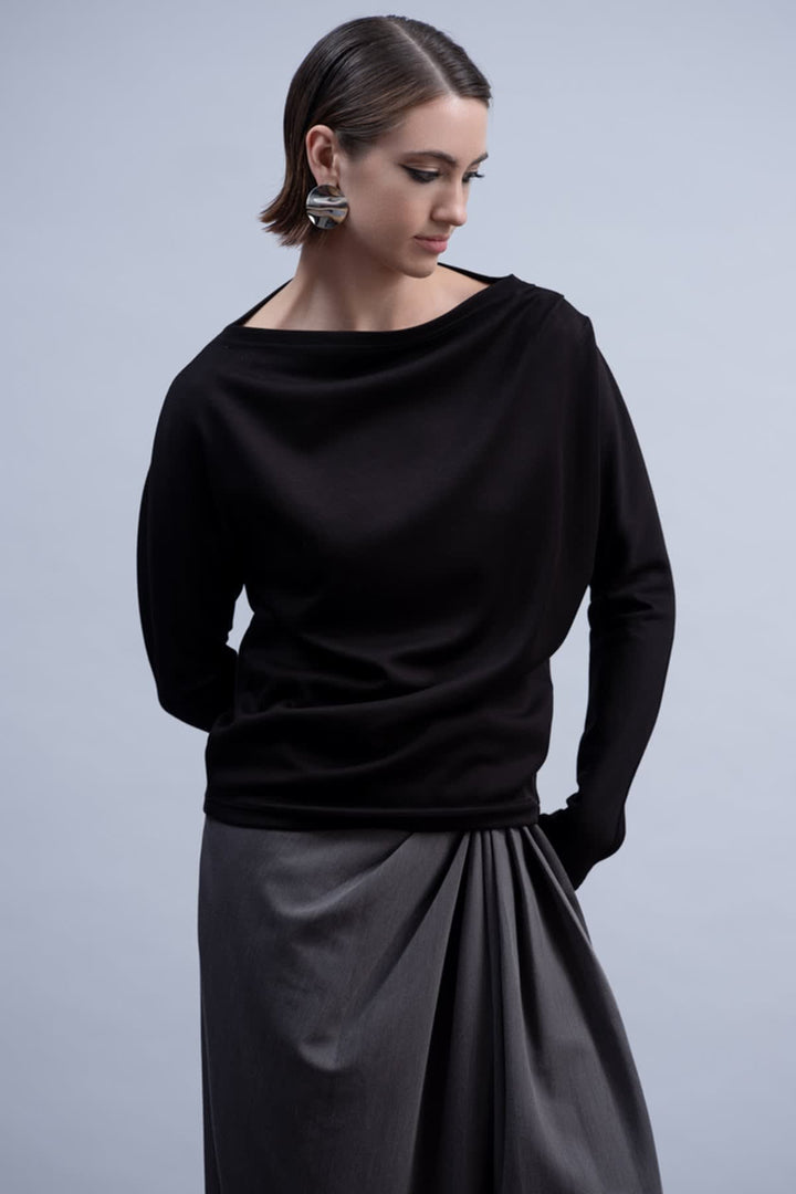 Vue latérale chandail col drapé Haako pour femme noir motifs texturés - Valérie Simon