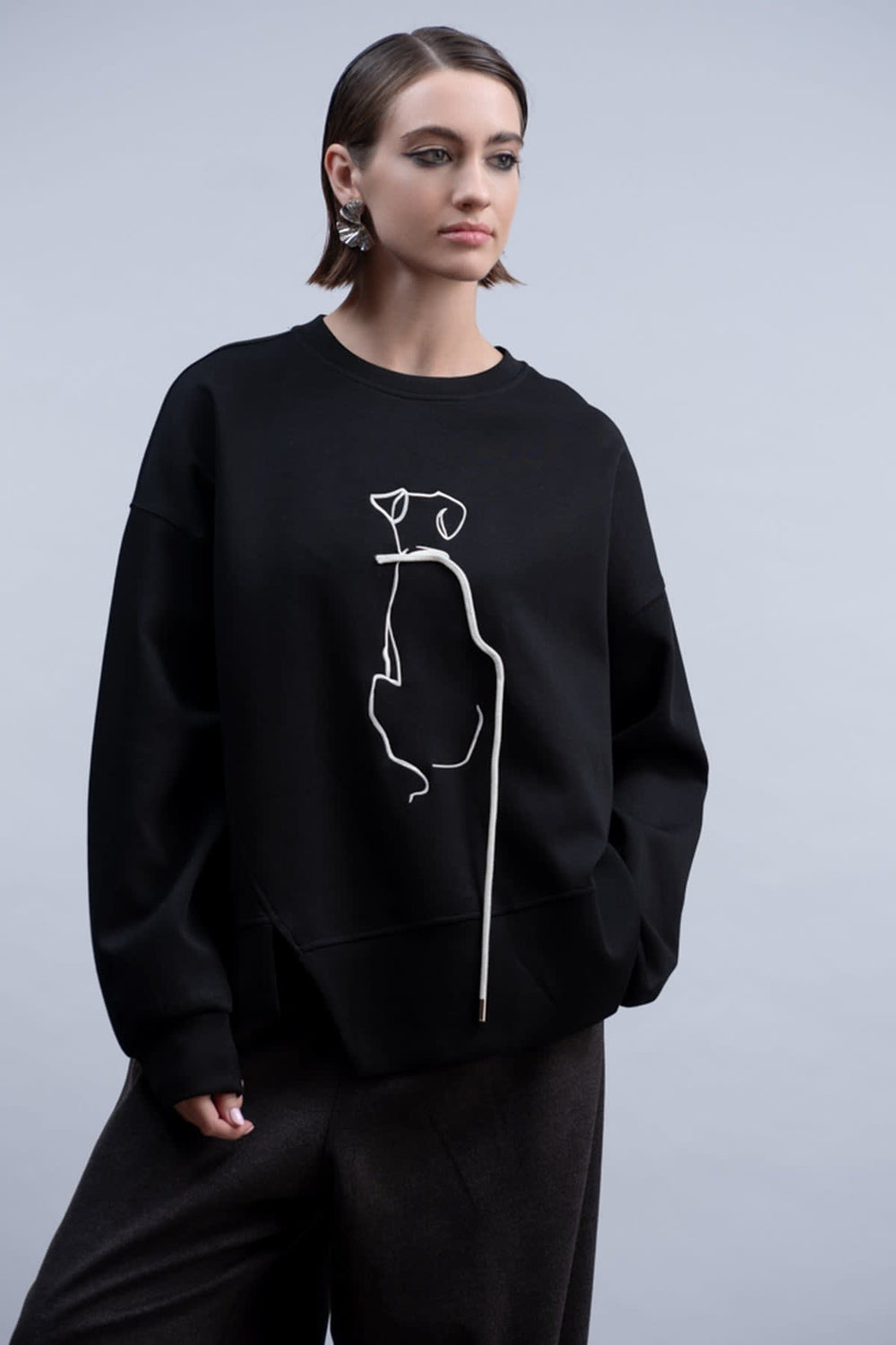Vue de face chandail avec dessin de chien Haako pour femme bleu - Valérie Simon